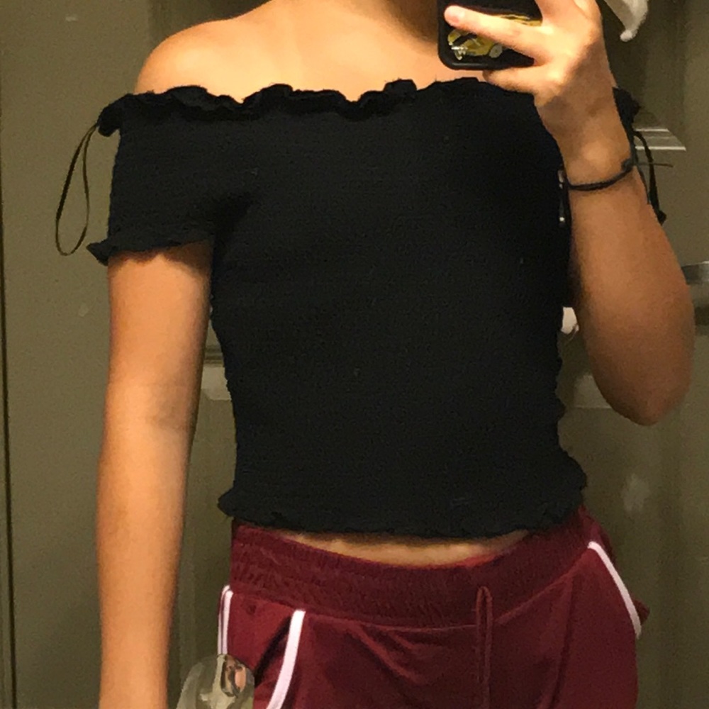 Black off the shoulders crop top